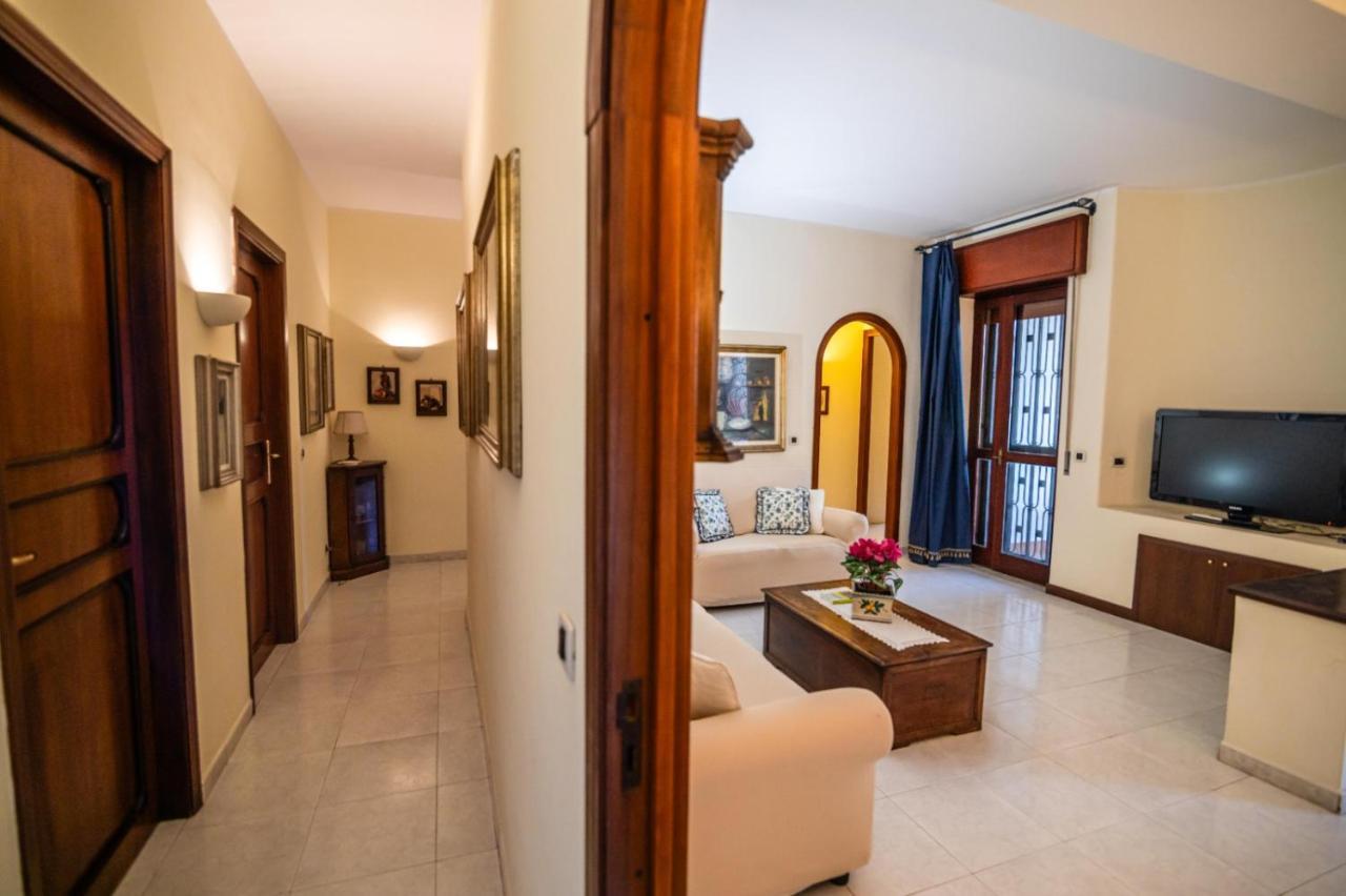 Courrier-House Apartment Aci Castello Ngoại thất bức ảnh