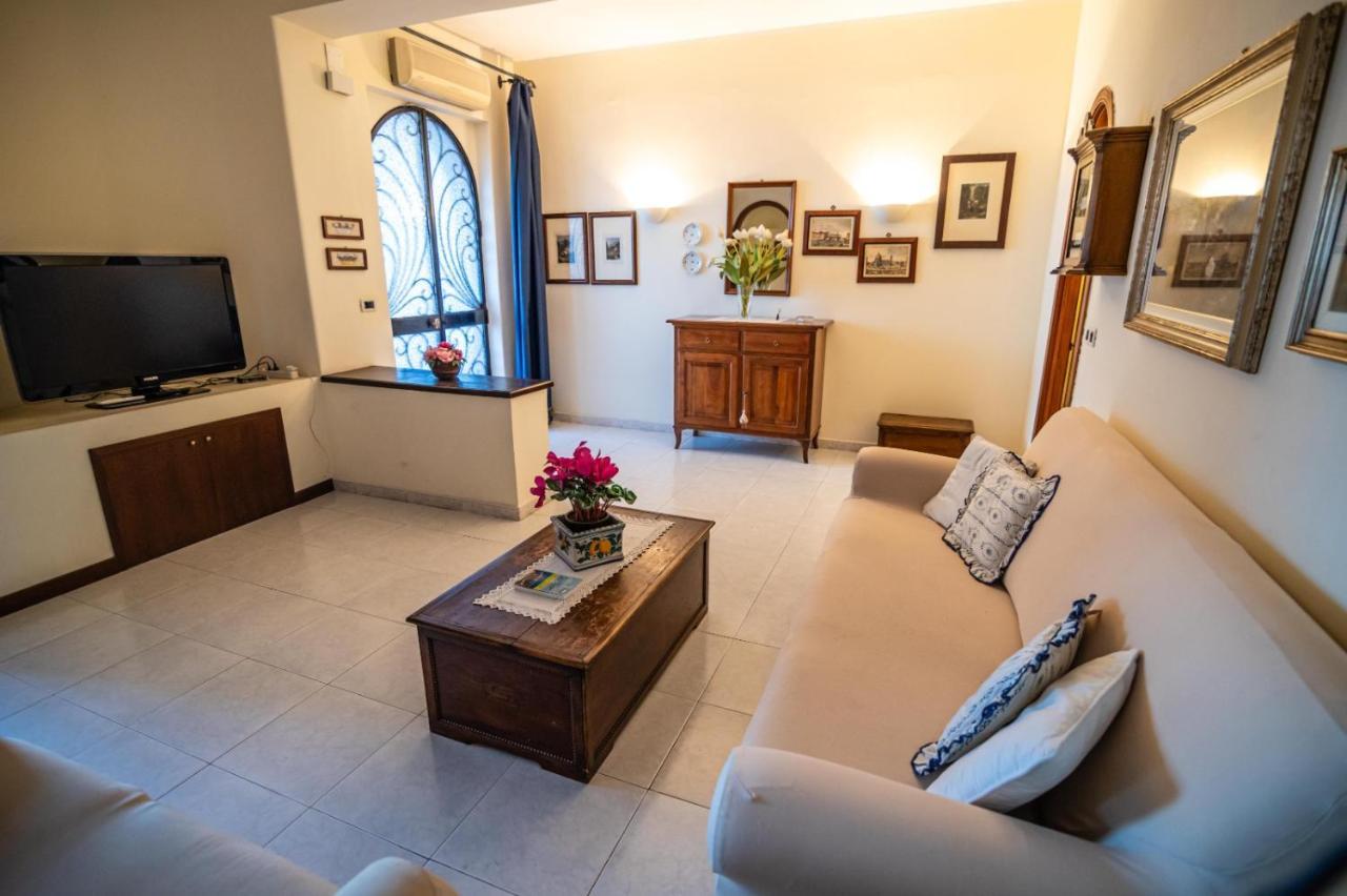 Courrier-House Apartment Aci Castello Ngoại thất bức ảnh